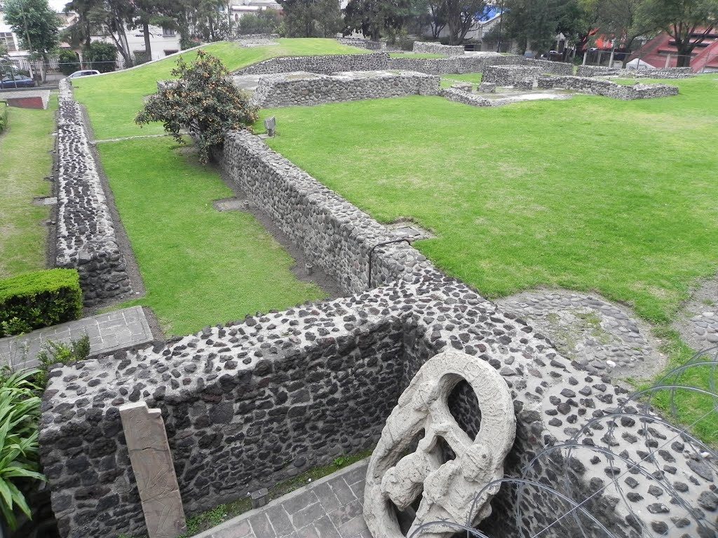 Ruinas de la pirámide de Mixcóac