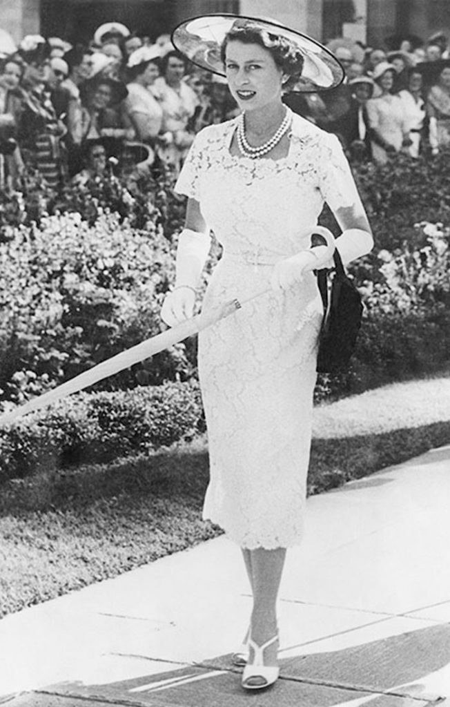Exhiben icónicos vestidos de la Reina Isabel | Digitall Post : Digitall Post