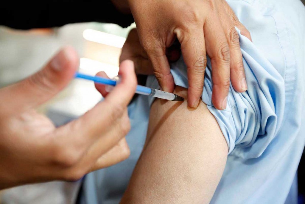 Legisladores cuestionan papel del gobierno ante brote de influenza