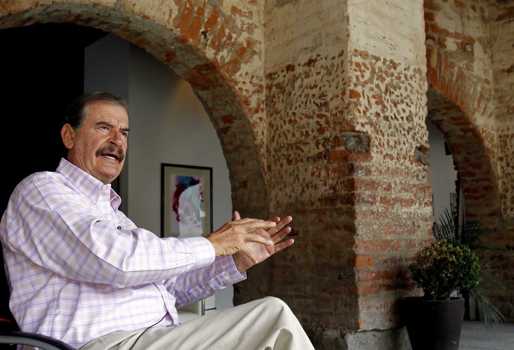 Vicente Fox es rechazado por ciudadanos en protesta contra López Obrador