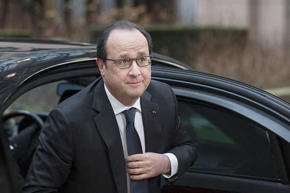 Presidente francés visita poblados de motines de región parisina