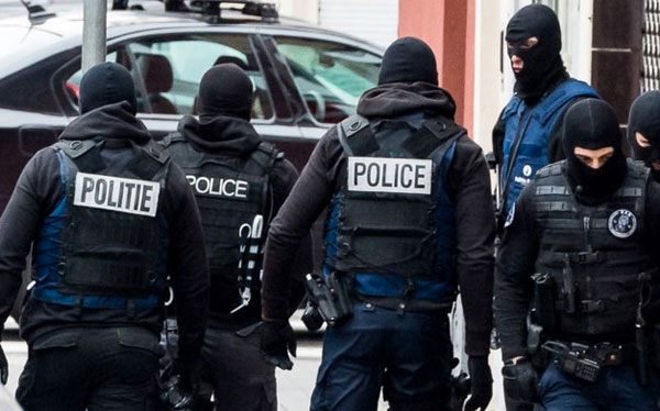 Policía francesa arresta a tres sospechosos de planear atentado
