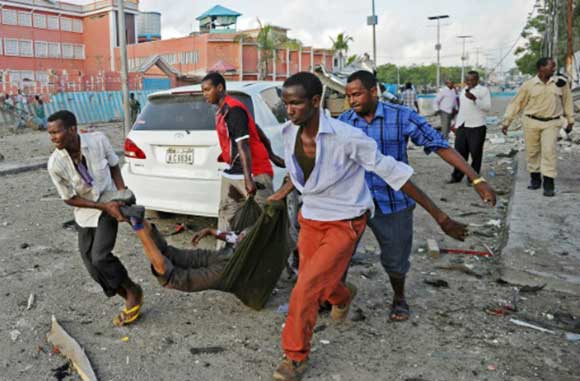 Doble atentado de extremistas en Somalia causa 13 muertos y 14 heridos