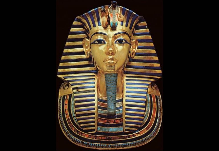 escultura de Tutankamón