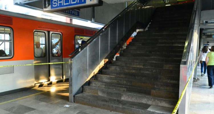 Seis personas resultan lesionadas tras caer de escaleras del Metro