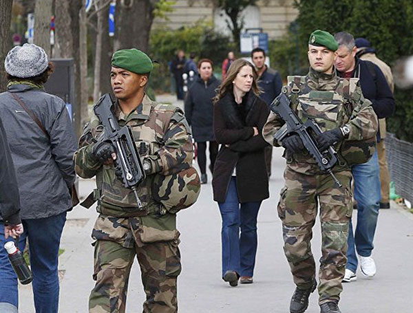 Francia despliega operativo de 91 mil policías por Navidad
