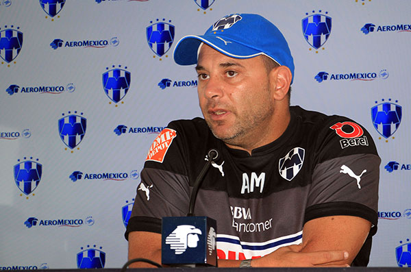 Antonio Mohamed elogia a Ricardo La Volpe de cara al Monterrey-Jaguares