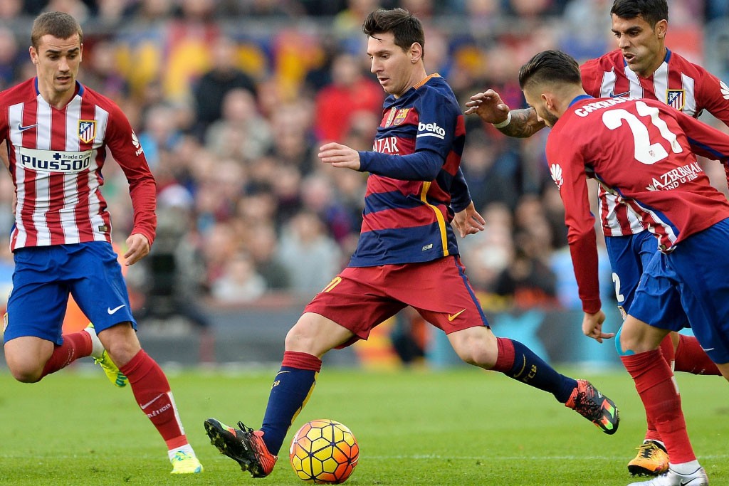 Messi y Raúl Jiménez a escena