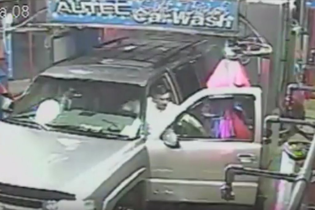 (video) Cuidado cuando laves tu carro, para que no cometas este error