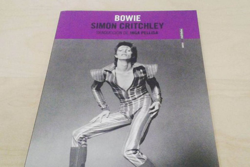 Bowie Simon Cricthley publica Bowie (Sexto piso)