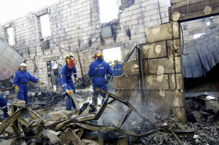 (video) Deja 17 muertos incendio en asilo de ancianos en Ucrania