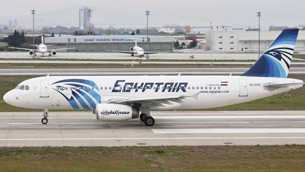 Francia confirma alarma por humo en avión de EgyptAir