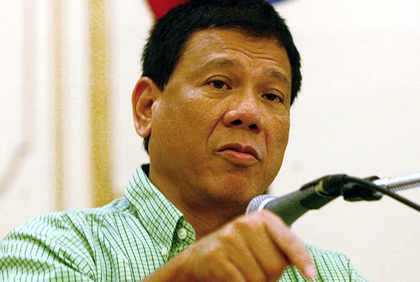Chocan presidente y senadora filipinos por guerra a las droga