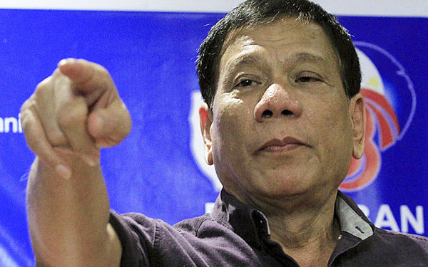 Presidente de Filipinas despide a jefes policiacos por nexos con narcos