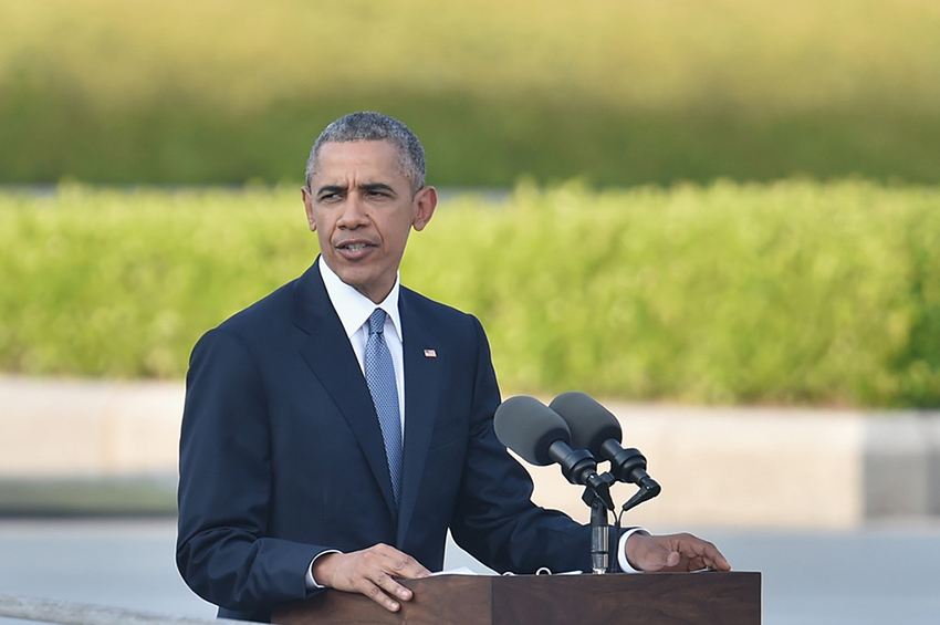 Obama rinde tributo a soldados muertos en el Día de los Caídos