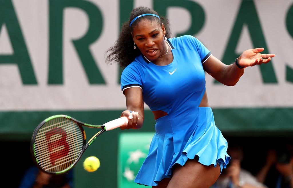 Serena Williams firme en Roland Garros