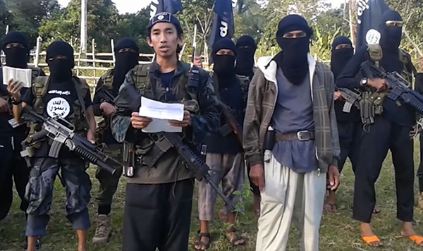 Abu Sayyaf amenaza con decapitar a otros tres rehenes en Filipinas