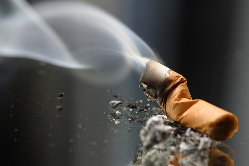 Un biomarcador mide riesgo de cáncer en fumadores pasivos
