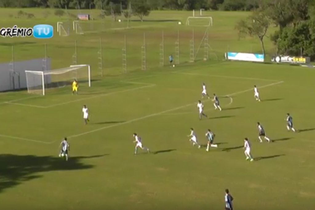(video) Fantástico gol de ‘escorpión’ de un jugador de 14 años