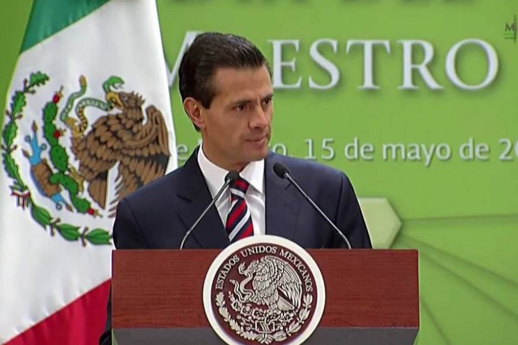 Peña Nieto reconoce compromiso de maestros con la profesionalización
