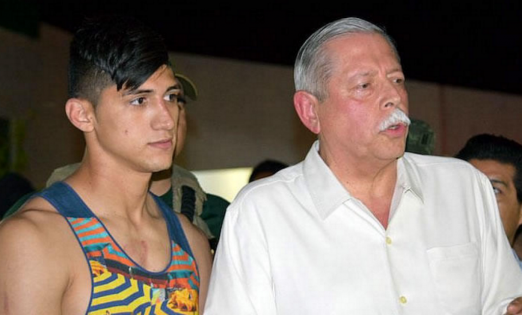 Alan Pulido escapó de sus plagiarios y llamó para que lo rescataran