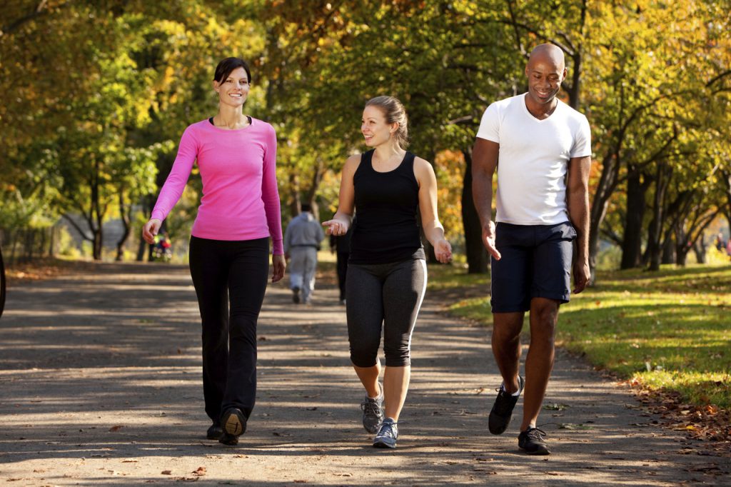 ¿Cuántos pasos debes caminar para sentirte saludable?