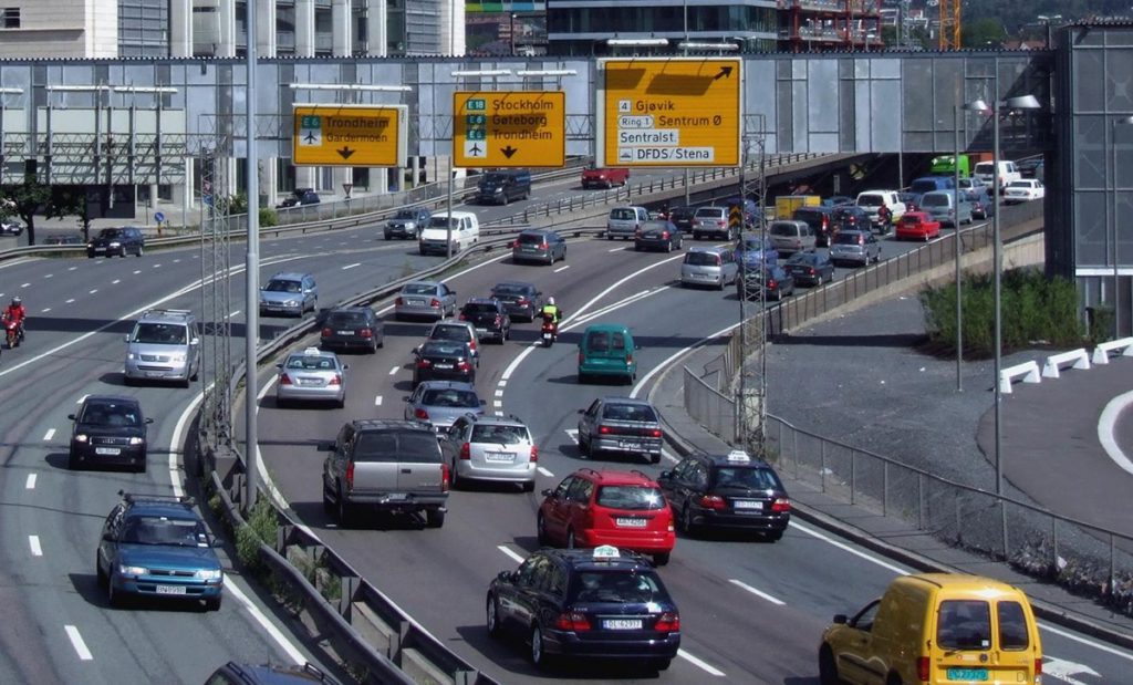 Noruega prohibirá los autos ¿adiós al petróleo?