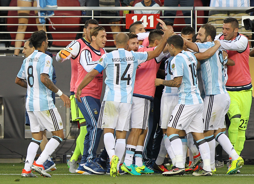 Argentina quiere cerrar con paso perfecto ante Bolivia