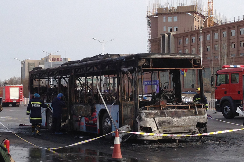Incendio en autobús de pasajeros deja 35 muertos en China