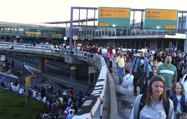 Aeropuerto de Nueva York es evacuado por falsa alarma
