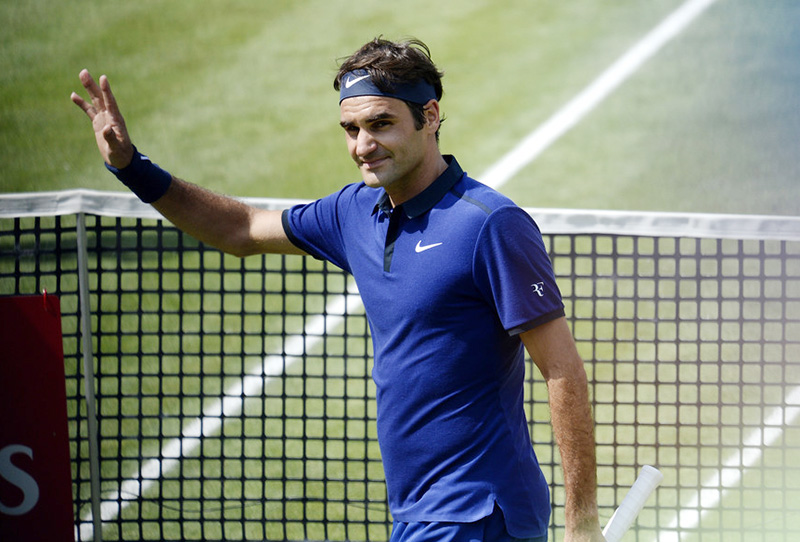 Federer avanza a semifinales en Halle