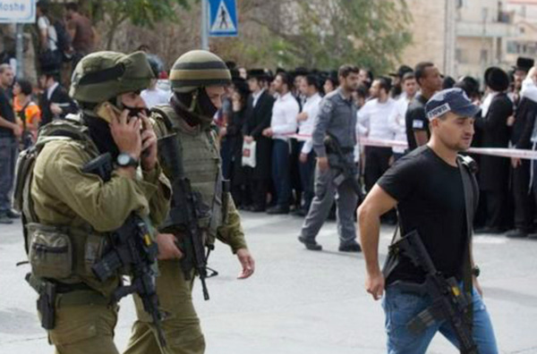 Soldados israelíes abaten a palestino que intentó apuñalarlos