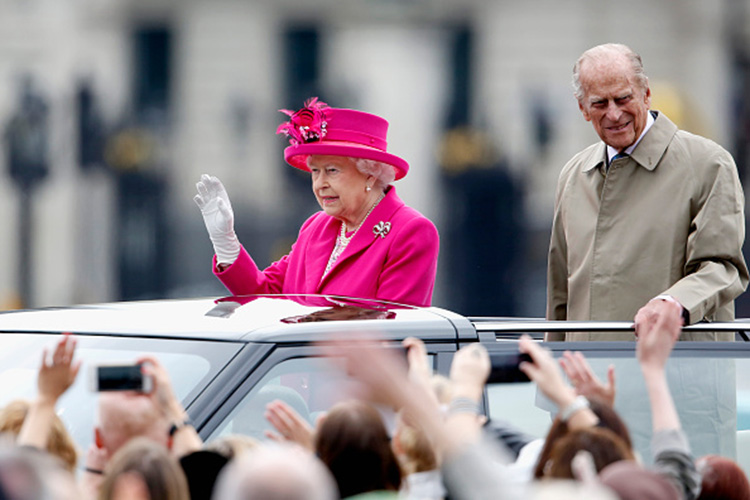 (video) Reina Isabel II agradece muestras de afecto en su cumpleaños 90