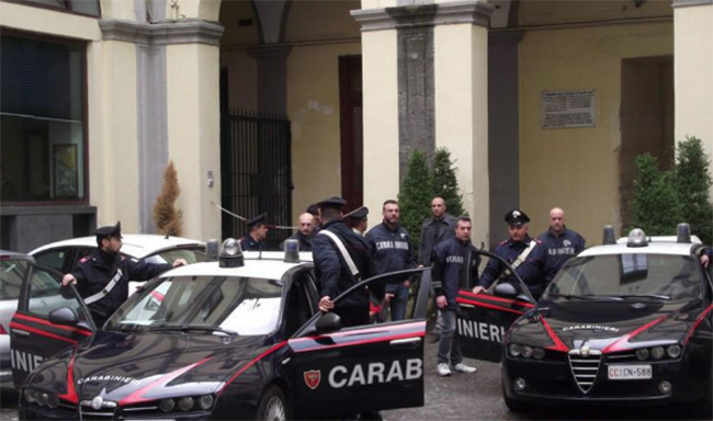 Arrestan a 90 personas en operativo contra mafia napolitana