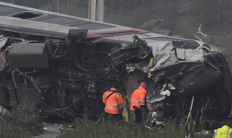 Al menos tres muertos en alcance de trenes en Bélgica