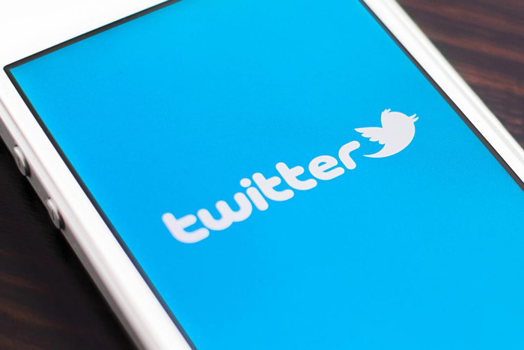 Twitter suspende 235.000 cuentas