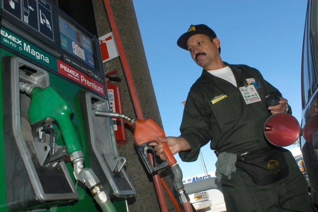 Falta de gasolina, afecta a 12 estados