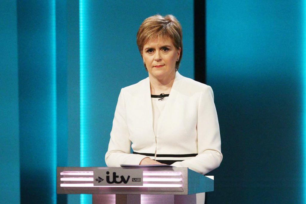 (video) «Escocia será escuchada»: Sturgeon