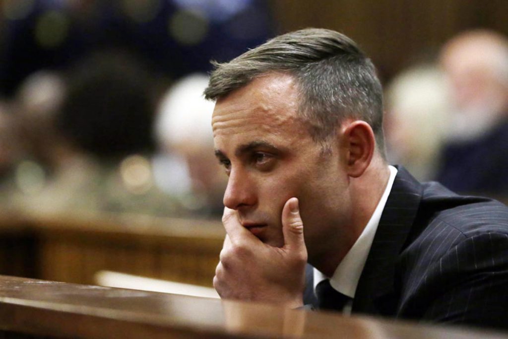 Pistorius condenado a seis años de prisión por asesinato de su novia