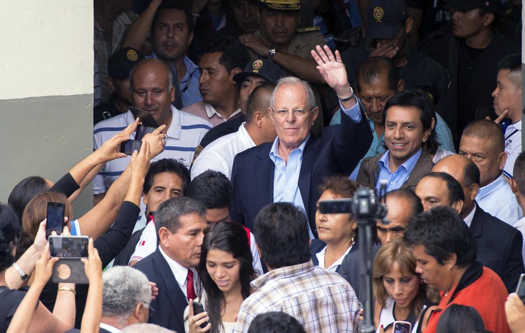 Concluyen elecciones en Perú
