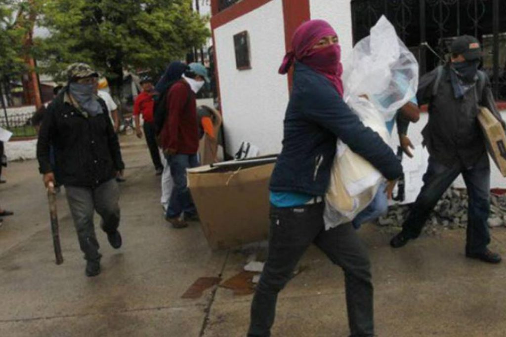 Roban casillas en Santiago Juxtlahuaca, Oaxaca