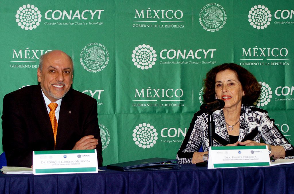 Becarios mexicanos podrán estudiar en la U de Texas