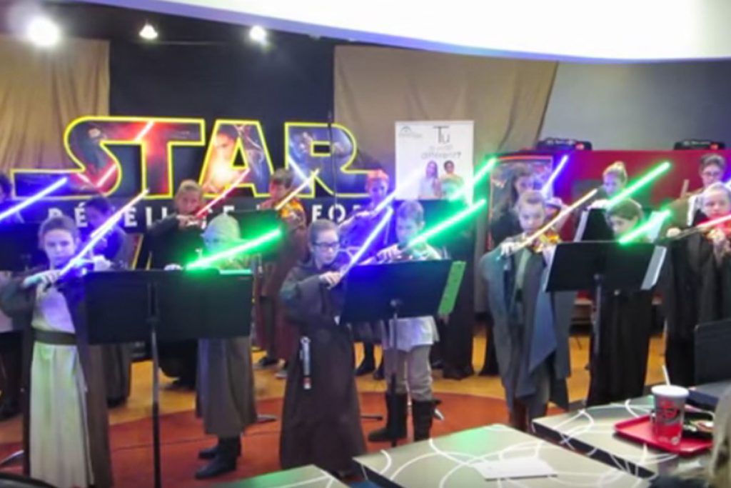 (Video) Niños tocan sus violines con sables láser de ‘Star Wars’