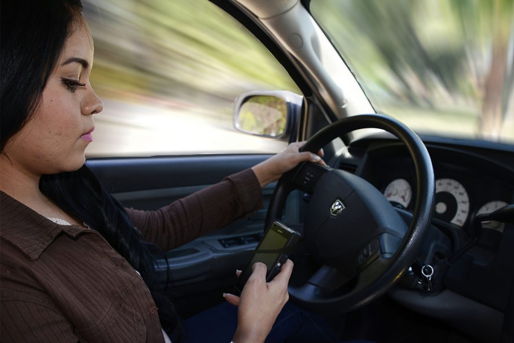 Uso del celular, la primera causa de accidentes viales en México