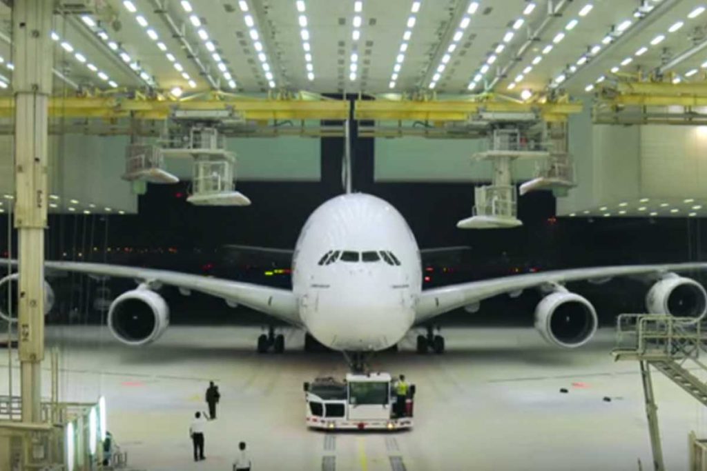 (video) Mira como se pinta el avión más grande del mundo