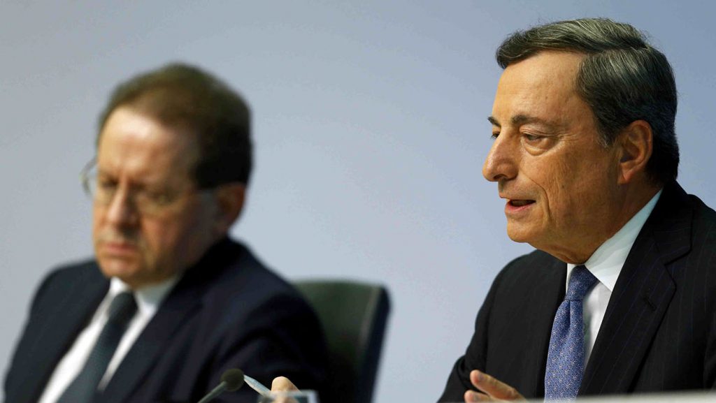 Draghi se preocupa por ayudar a bancos