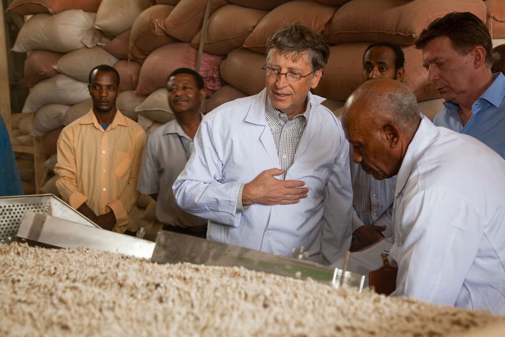 (Video ) Otra «manita» de Bill Gates para África