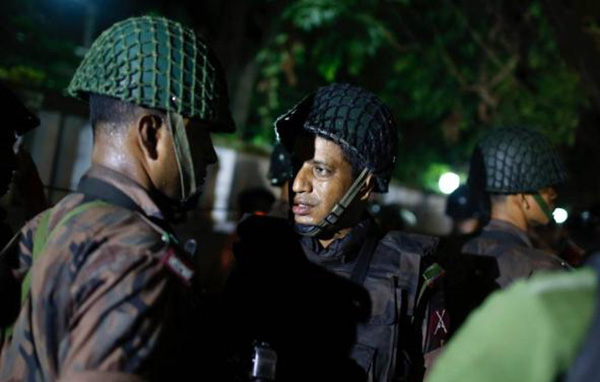Reportan toma de rehenes en capital de Bangladesh
