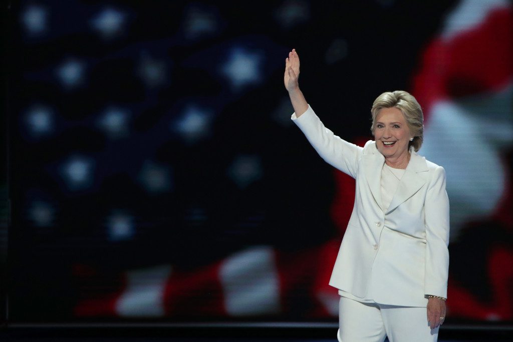Votantes católicos se inclinan por Hillary Clinton