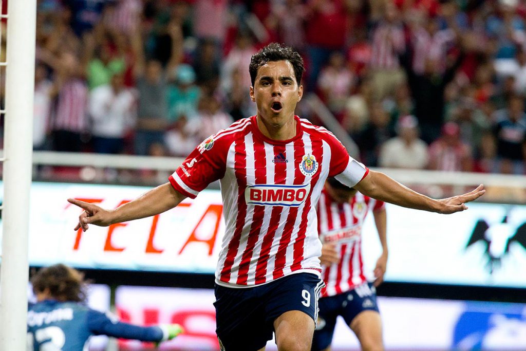 Omar Bravo deja a Chivas